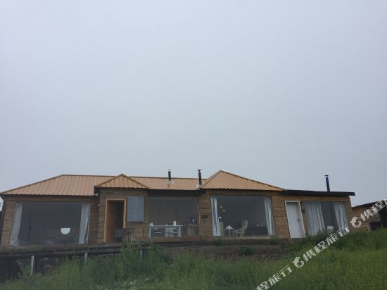 Listening To The Mountains House in Tekes, People's Republic of China