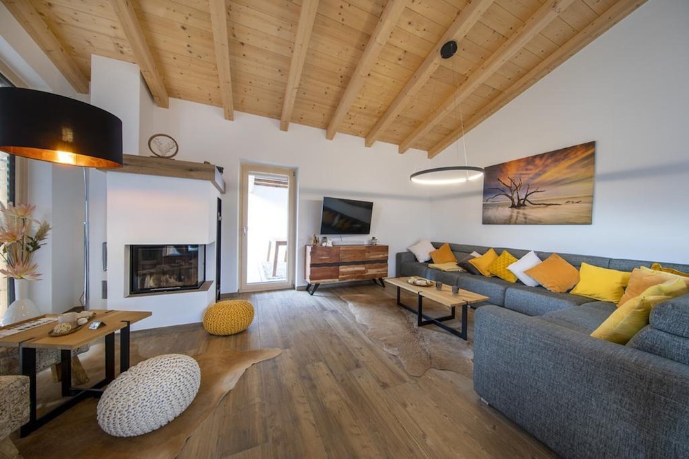 Nationalpark Chalet Zollspitze — 4-Star Luxury Hotel in Neukirchen Am Grossvenediger, Austria