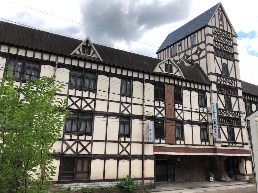 Amagase Onsen Hotel Suikoen - carbon neutral hotel in Hita