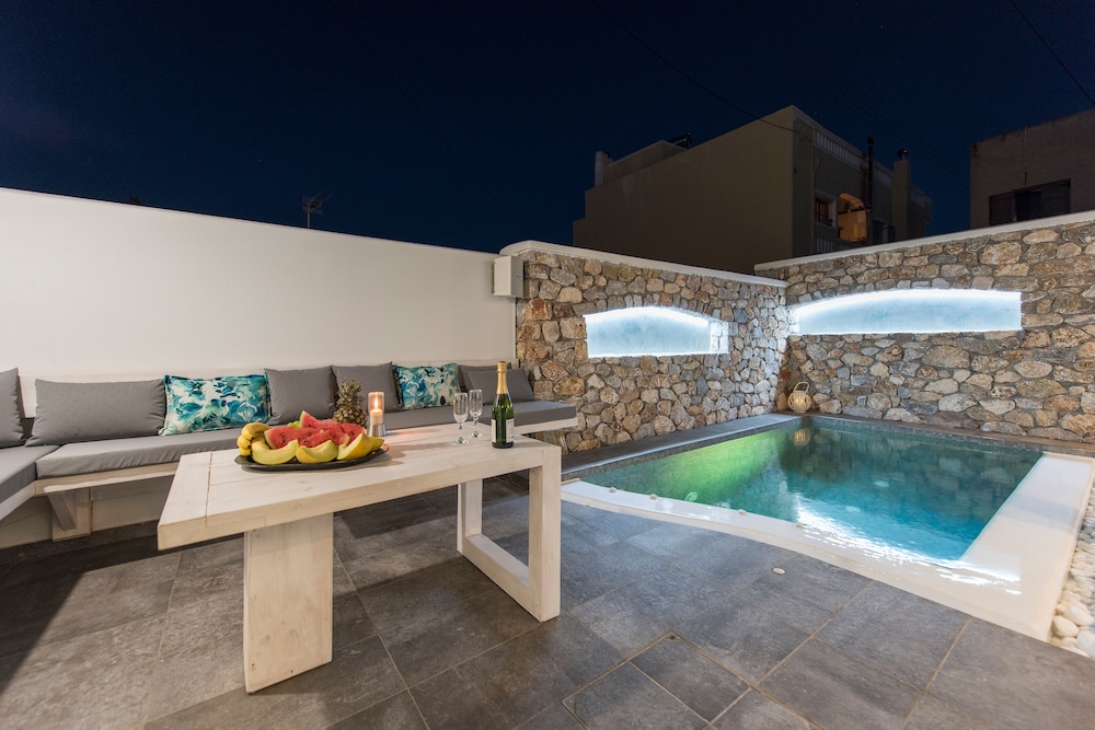 Aurum Eco Villa — 4-Star Luxury Hotel in Mesaria, Greece