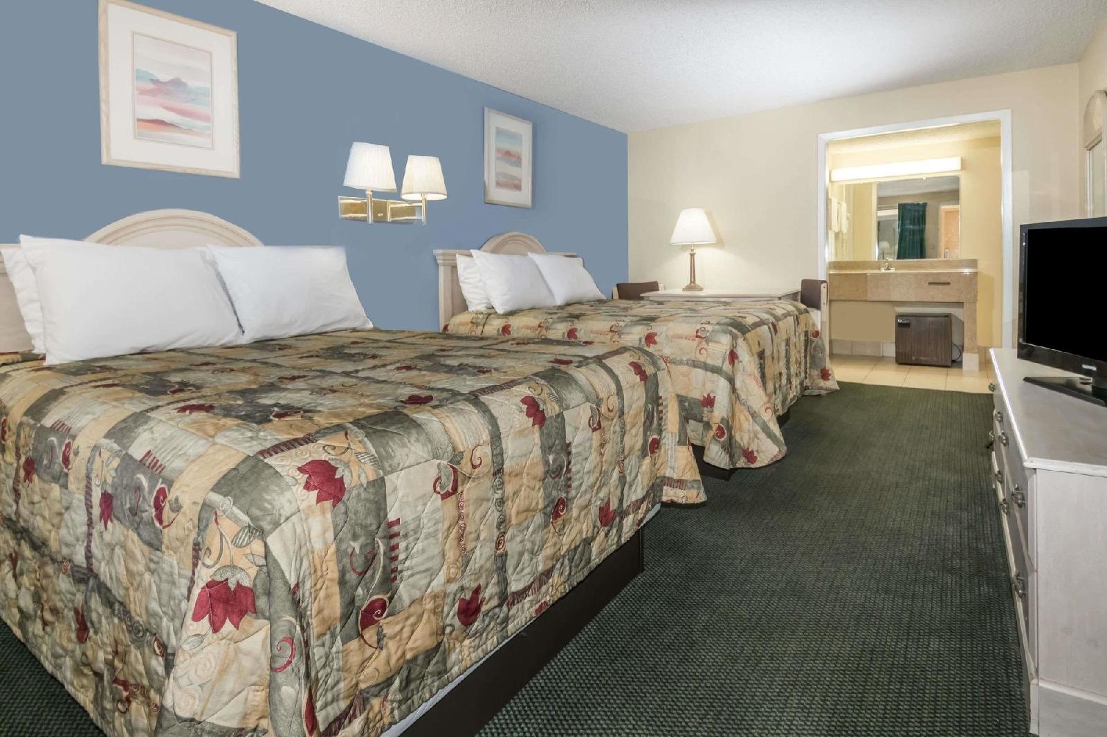 Skylite Inn - photo 9