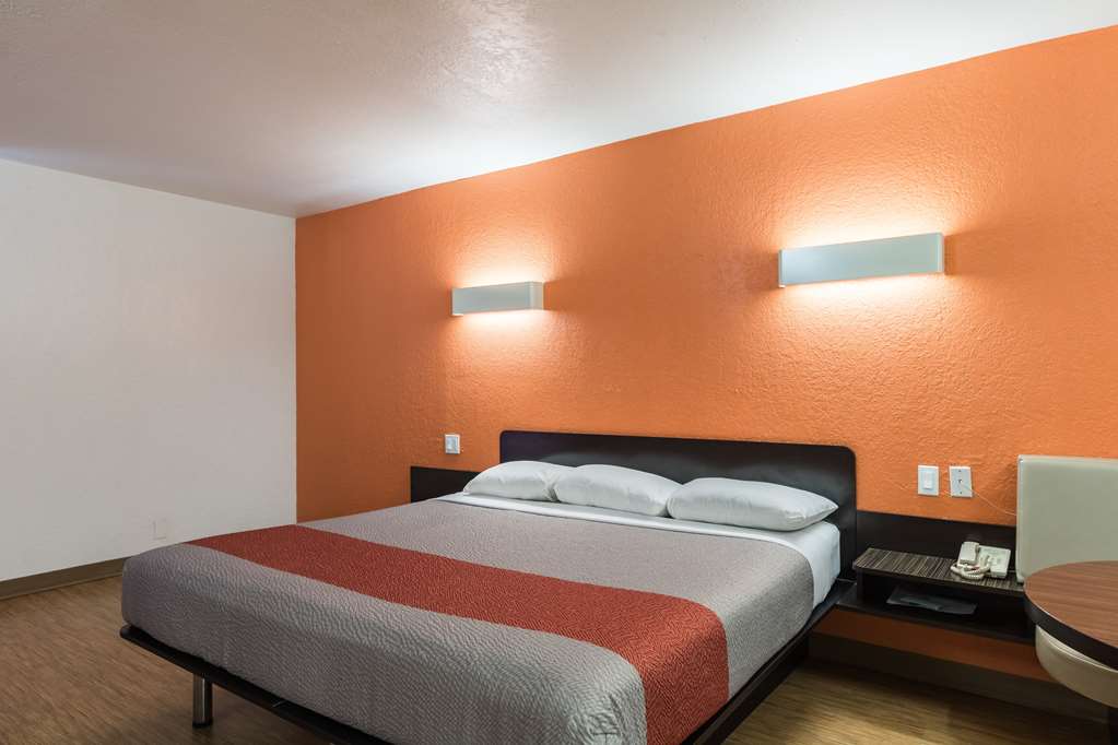 Motel 6 Uvalde TX - photo 18