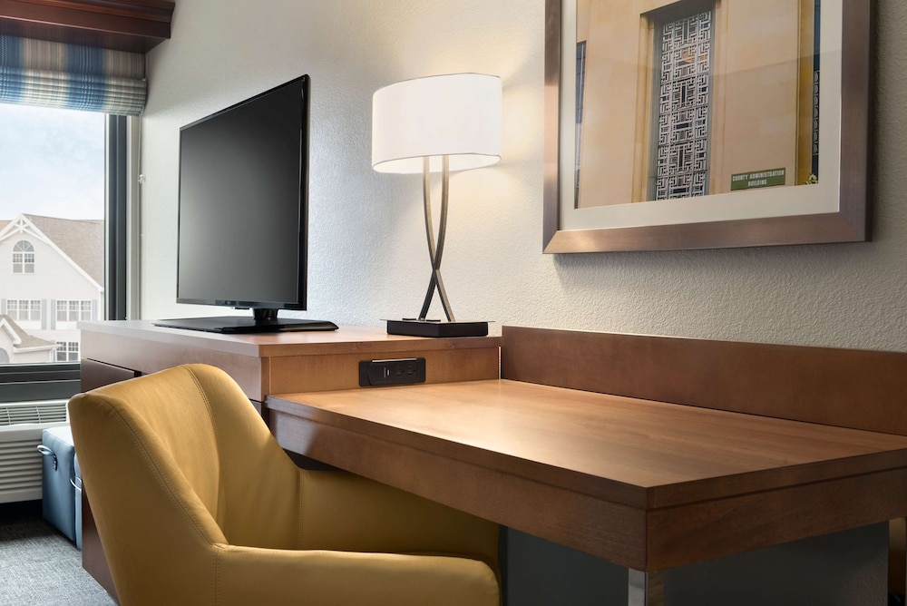 Hampton Inn Appleton Fox River Mall Area - photo 13