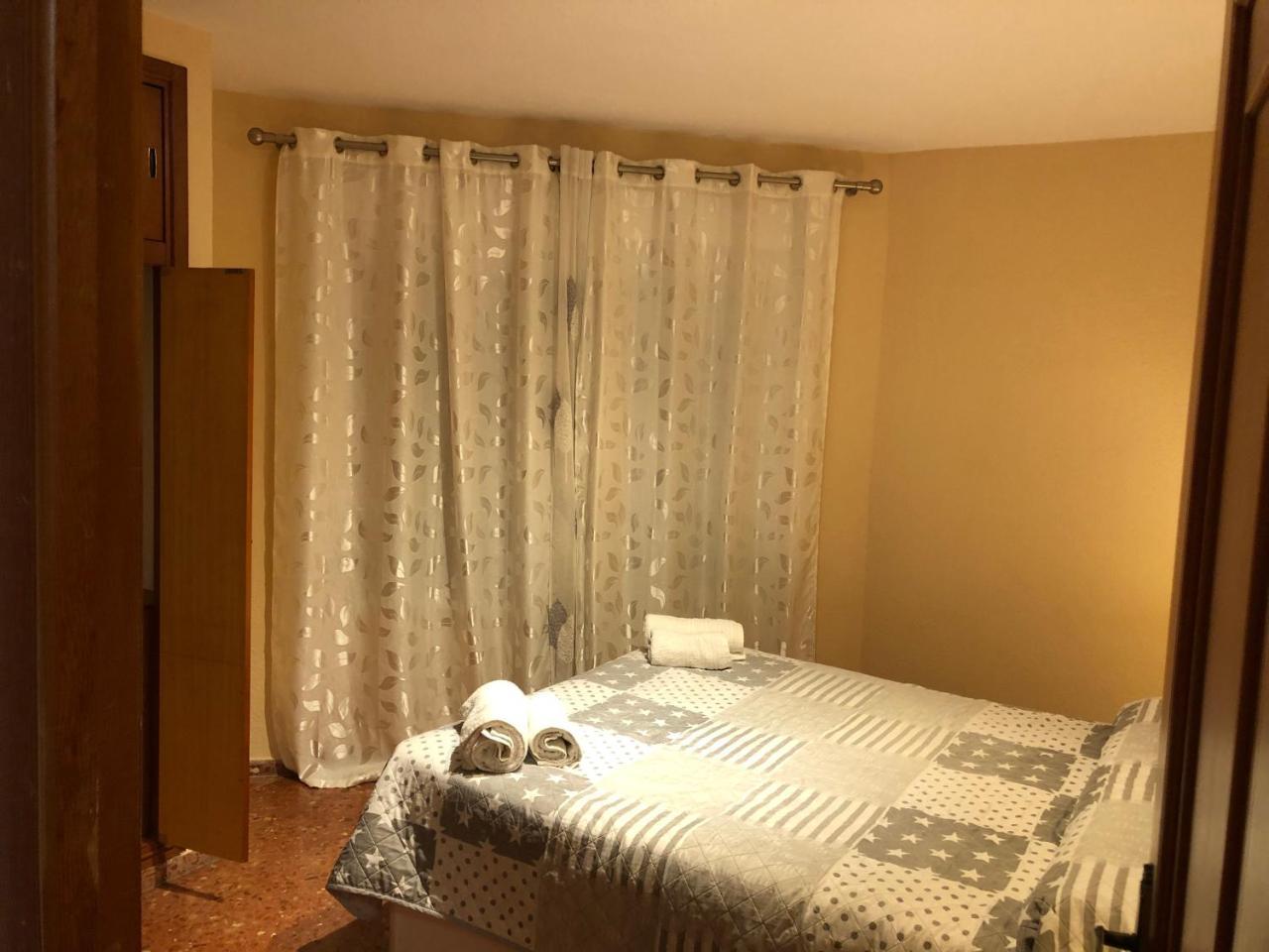 Habitacion Doble Con Bano Privado Gandia En Piso Compartido Con Los Anfitriones in Gandia, Spain