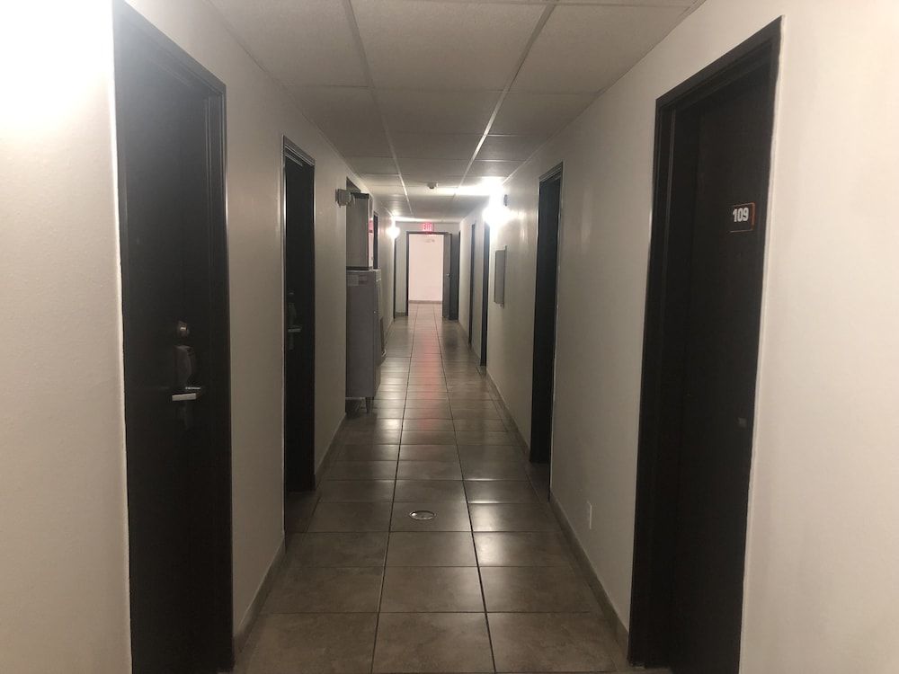 Troy Inn and Suites - photo 4