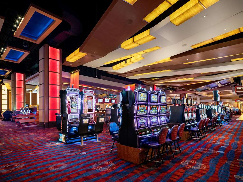 Vee Quiva Hotel & Casino - photo 23