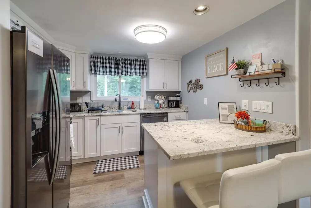 Walk to Ski Resort Sugar Mtn Haven with Lake Views in Banner Elk, United States