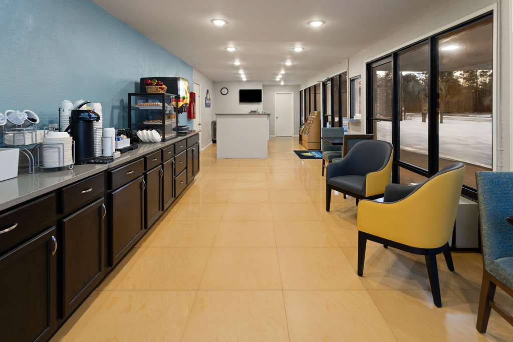 Days Inn by Wyndham Hardeeville Near Hilton Head - photo 25