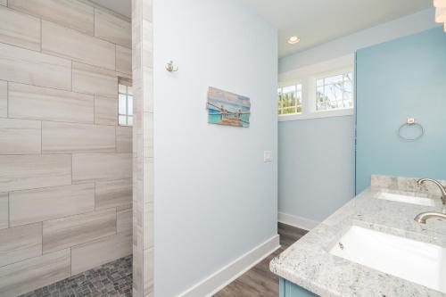 All Decked Out by Oak Island Accommodations - photo 36