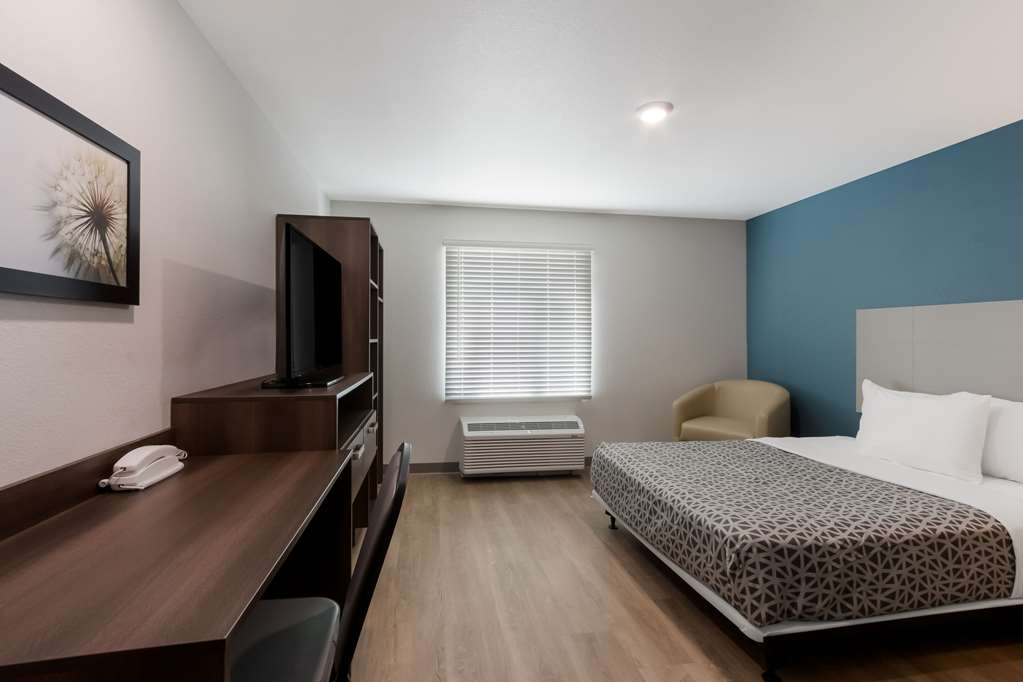 Woodspring Suites Chandler Airport - photo 12