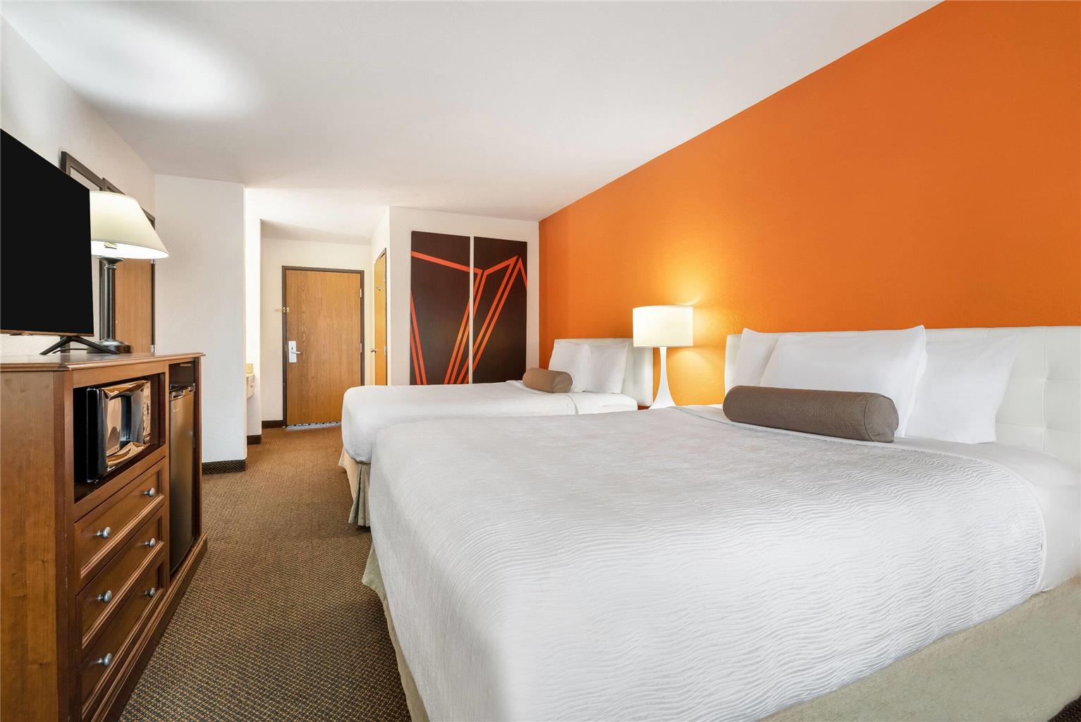 Howard Johnson Hotel & Suites by Wyndham Oacoma - photo 16