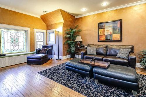 Historic and Unique Brownstone in Gold Coast Downtown 3 — 4-Star Luxury Hotel in Chicago, United States