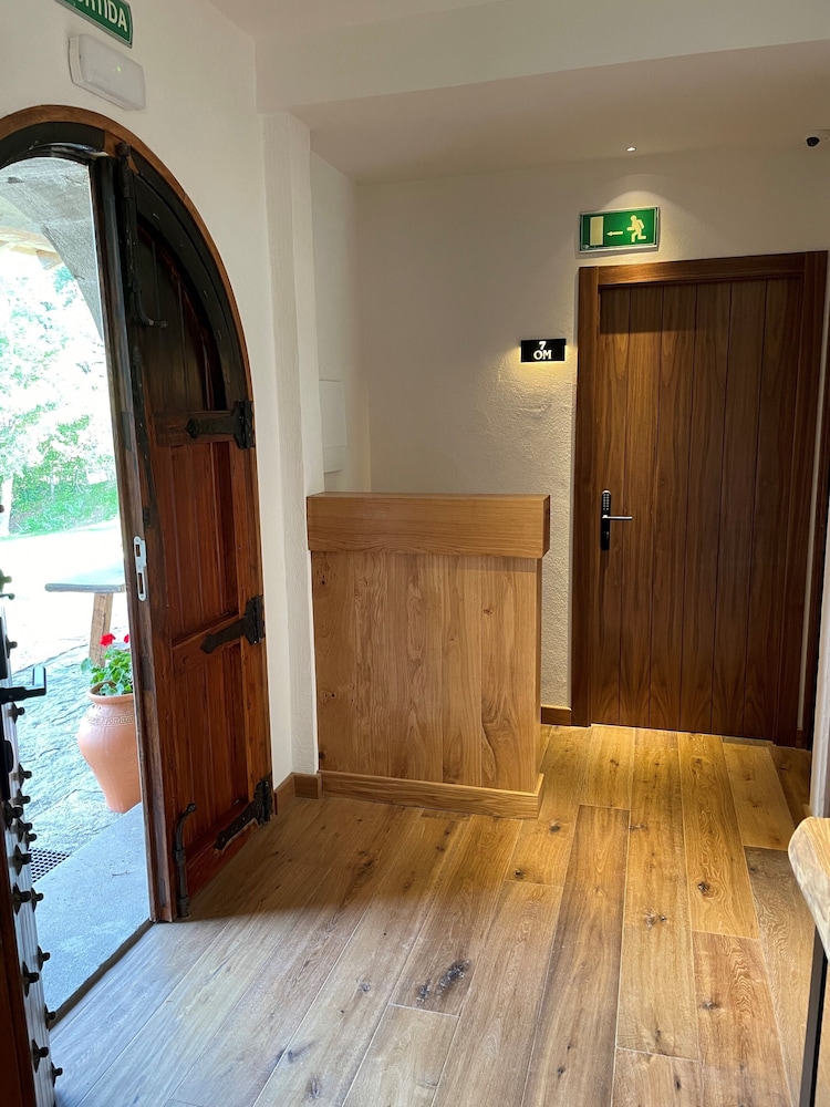 Hotel Santa Llucia Rupit — Girona — photo 2