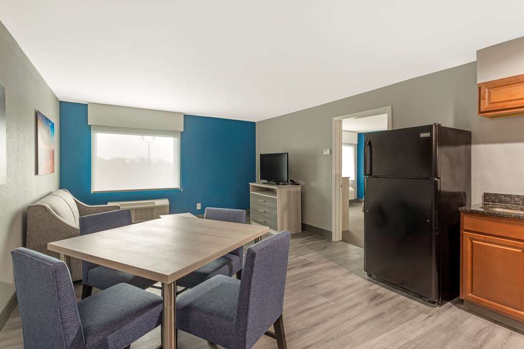 Best Western Plus Magnolia Inn Suites - photo 15