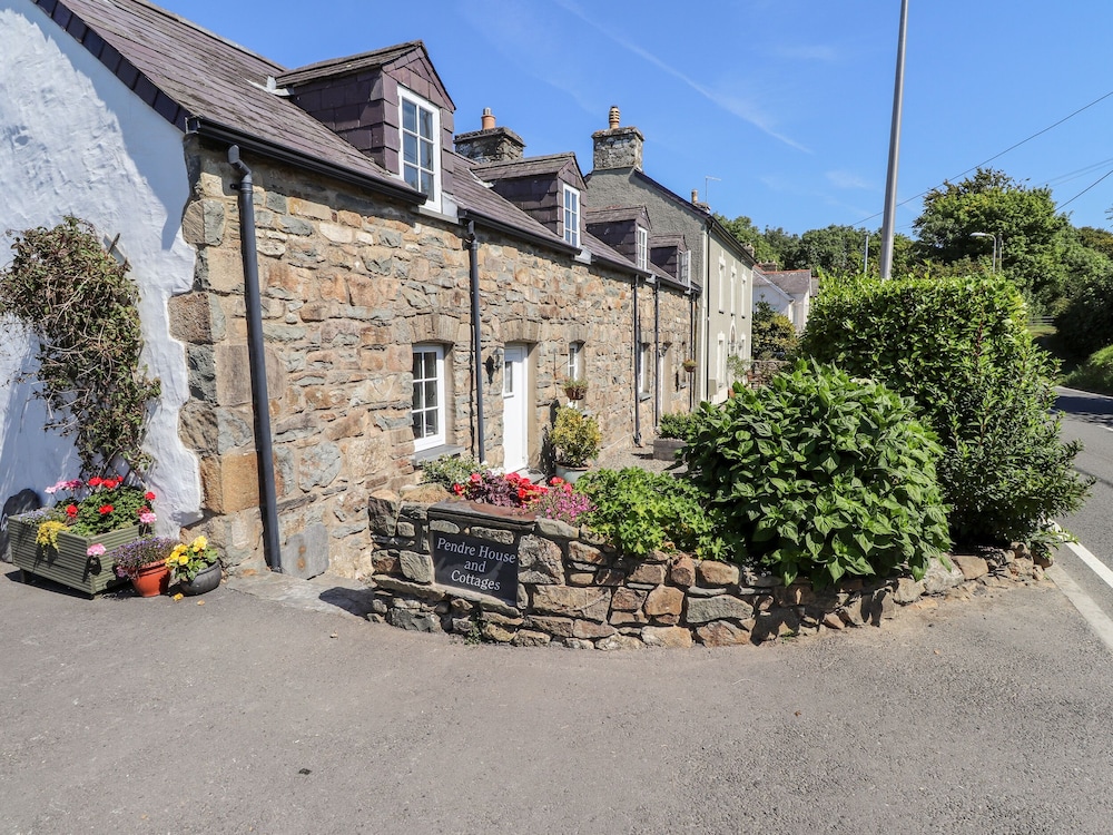 Middle Cottage — 4-Star Luxury Hotel in Newport, United Kingdom