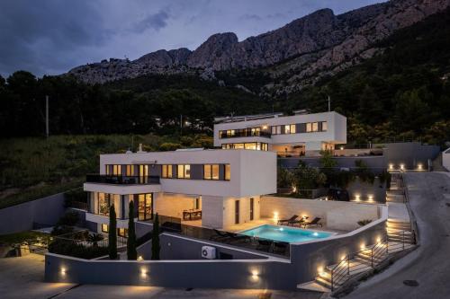 Villa Forti Dva 5 Bedroom Modern Villa Sister Villa Available Sea Views — 4-Star Luxury Hotel in Omis, Croatia