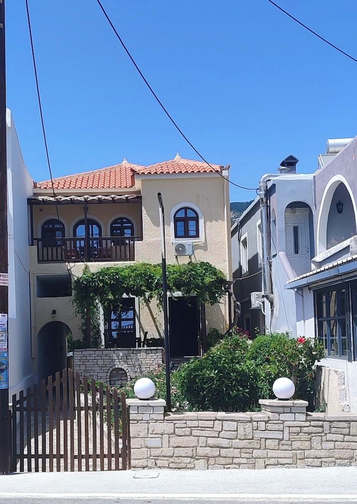 Smaragda Hotel in Samos, Greece