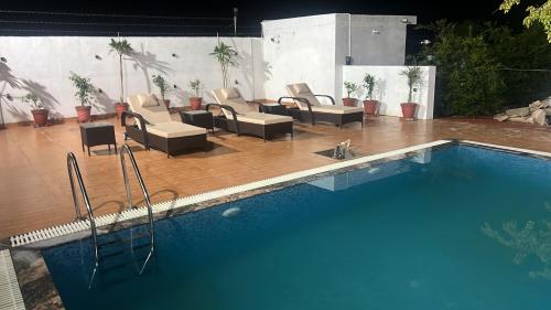 Farm retreat - last minute hotel in Unknown City