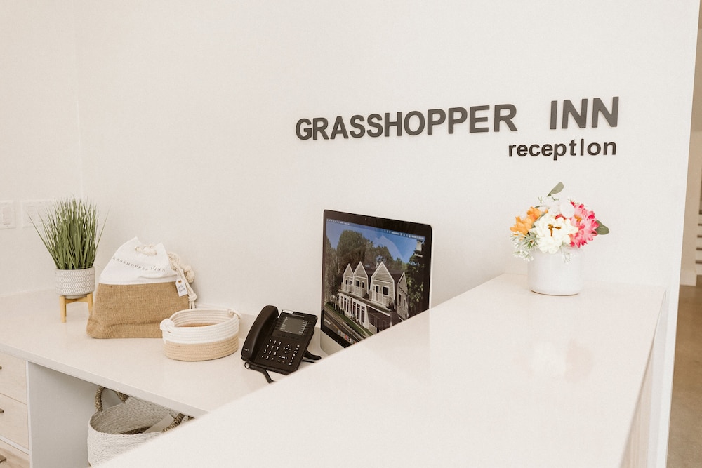 Grasshopper Inn - photo 2