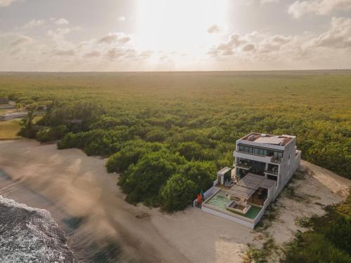 Beachfront luxury villa with pool with private cooker & staff — 4-Star Luxury Hotel in Puerto Morelos, Mexico