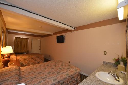 Newcastle Motel - photo 10
