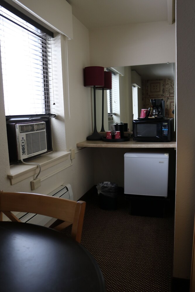 Inlet Tower Hotel & Suites - photo 17