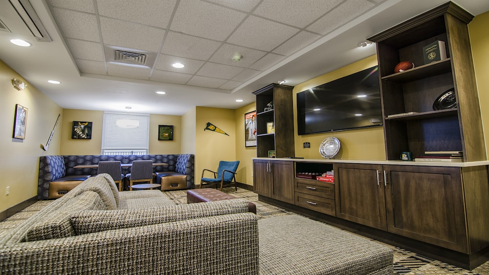 Staybridge Suites Marquette by IHG - photo 35