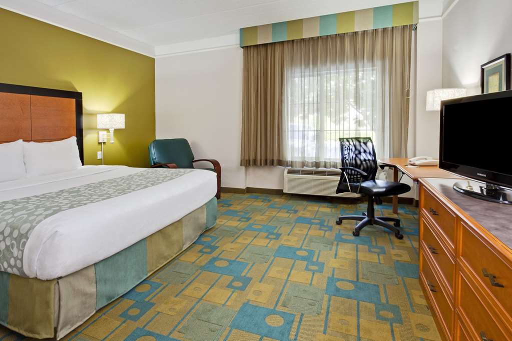 La Quinta Inn & Suites by Wyndham Ft. Lauderdale Airport - photo 13