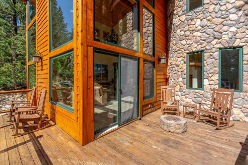 Do not miss your chance to vacation at this five bedroom 5 bath mountain home