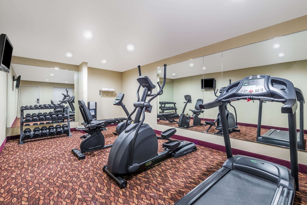 Super 8 by Wyndham Clovis - photo 12