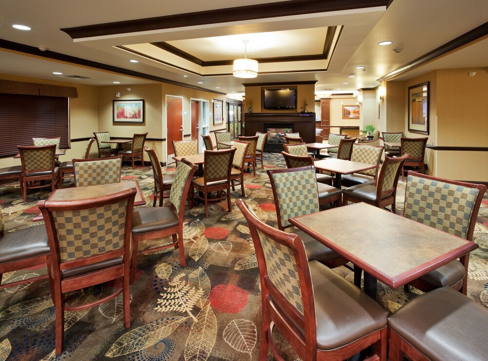 Holiday Inn Express Hotel & Suites Great Falls by IHG - photo 24