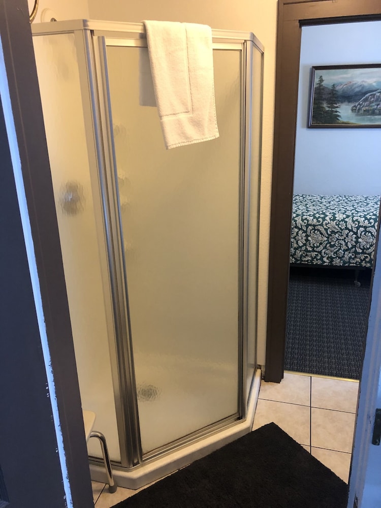 Riverwalk Inn - photo 4