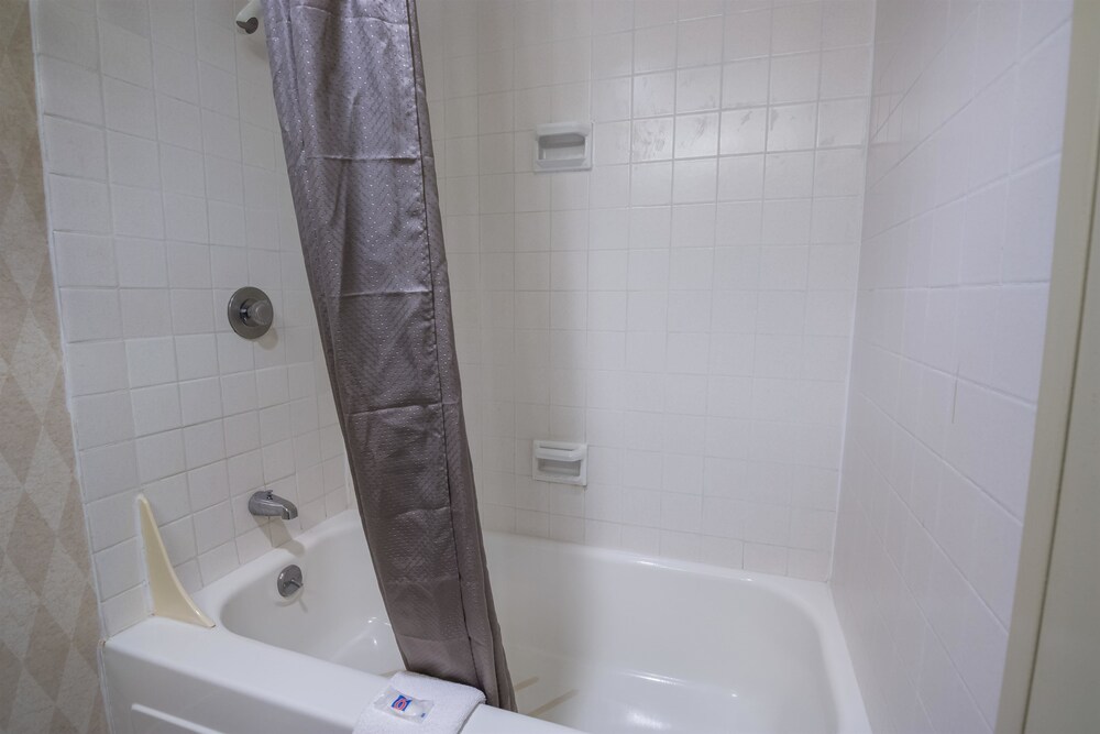 Motel6 Oriskany NY - photo 22