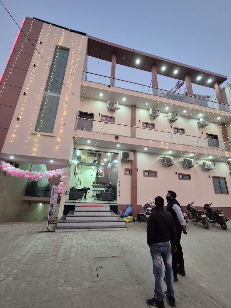 RK Residency - carbon neutral hotel in Vrindavan