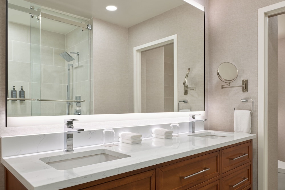 Sheraton Kansas City Hotel at Crown Center - photo 14