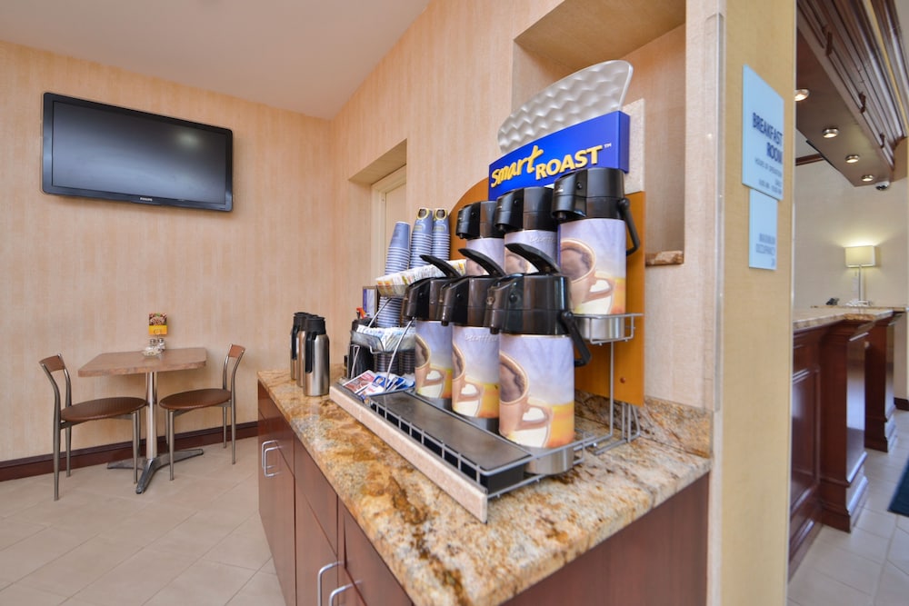 Holiday Inn Express LaGuardia Airport