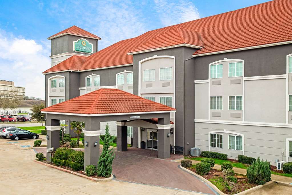 La Quinta Inn & Suites by Wyndham Cleburne - featured photo