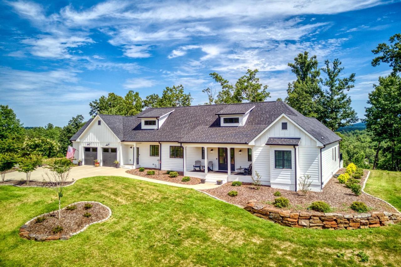 Mountain Majesty - last minute hotel in Asheville