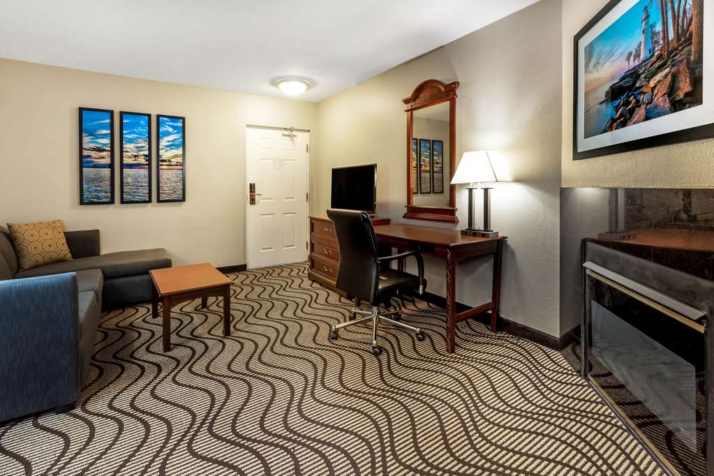 La Quinta Inn by Wyndham Sandusky near Cedar Point - photo 31