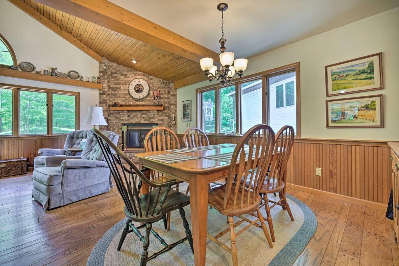 Private Dock and Stunning Views Corey Lake Getaway — hotel in Three Rivers