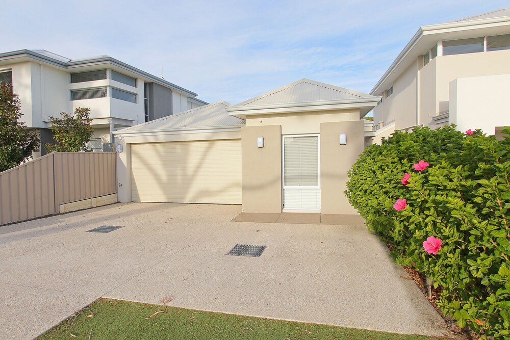 Anastasia Villa Booragoon — 4-Star Luxury Hotel in Booragoon, Australia