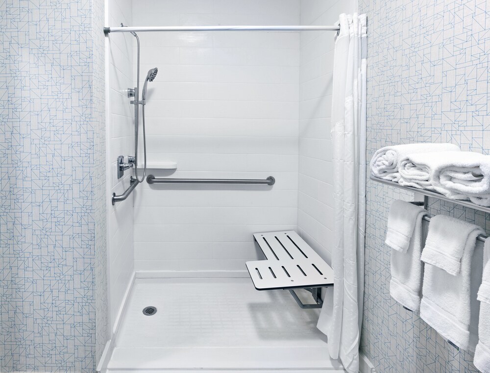 Holiday Inn Express Hotel & Suites Orange by IHG - photo 15