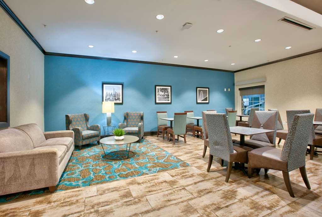 La Quinta Inn & Suites by Wyndham Dallas Grand Prairie South - photo 67
