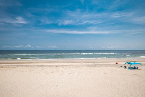 Just Beachy by Oak Island Accommodations - photo 2