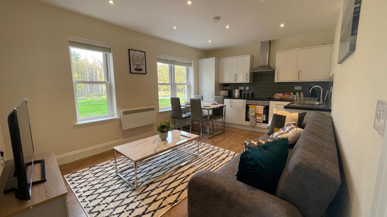 Stylish 1 bedroom flat with free parking — 5-Star Luxury Hotel in Woking, United Kingdom