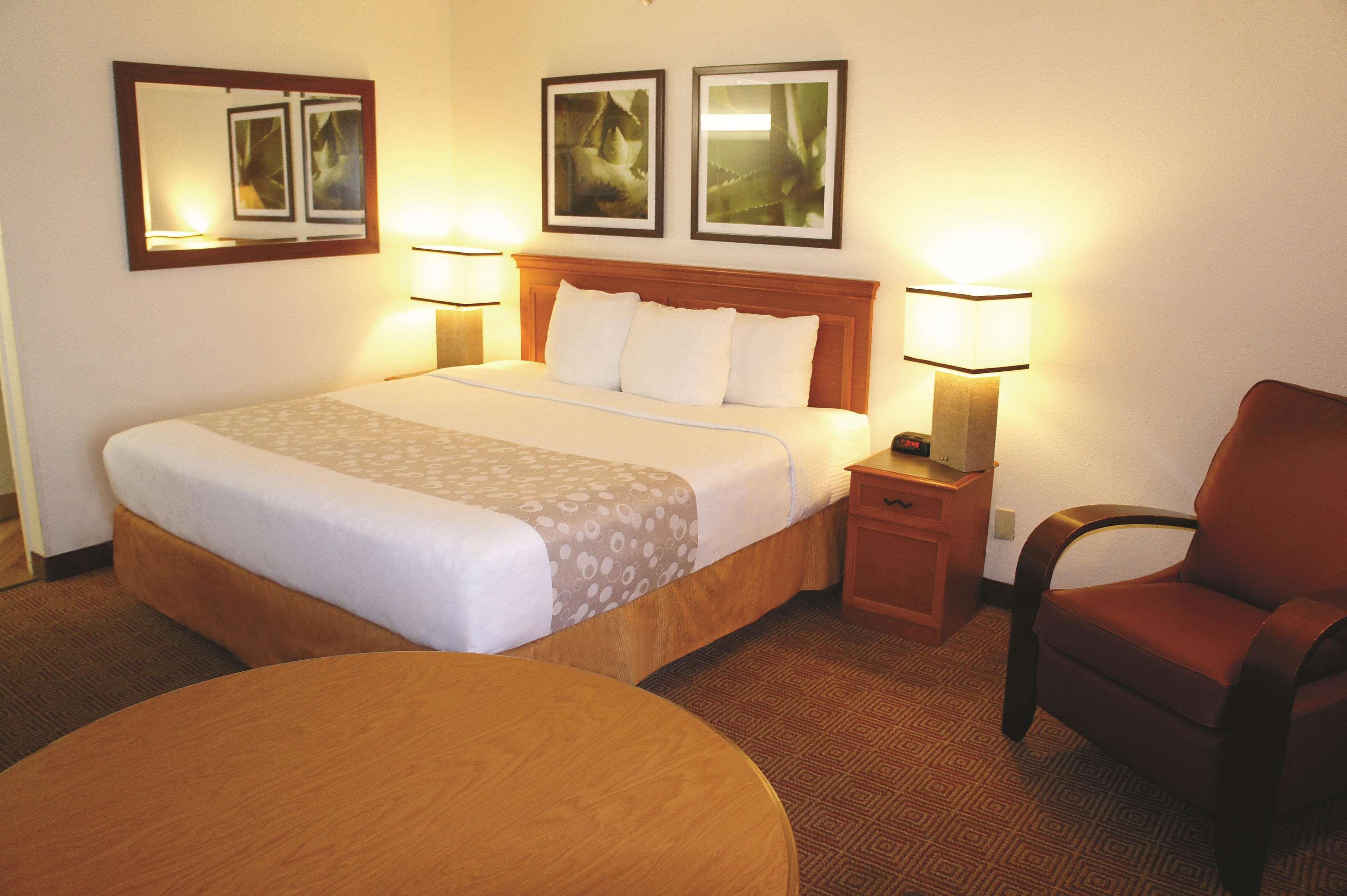 La Quinta Inn Kansas City North - photo 4