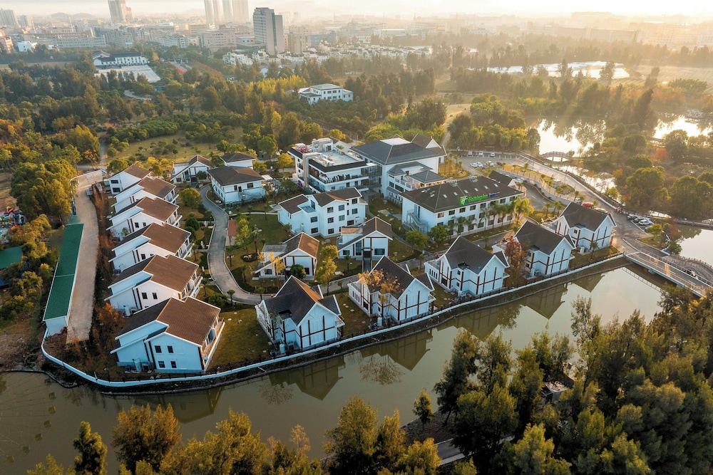 Holiday Inn Express Yuhuan Wetland Park By IHG in Taizhou, People's Republic of China