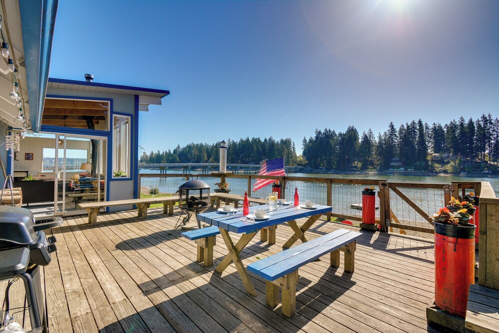 Gorgeous Allyn Getaway No bank Waterfront — hotel in Allyn