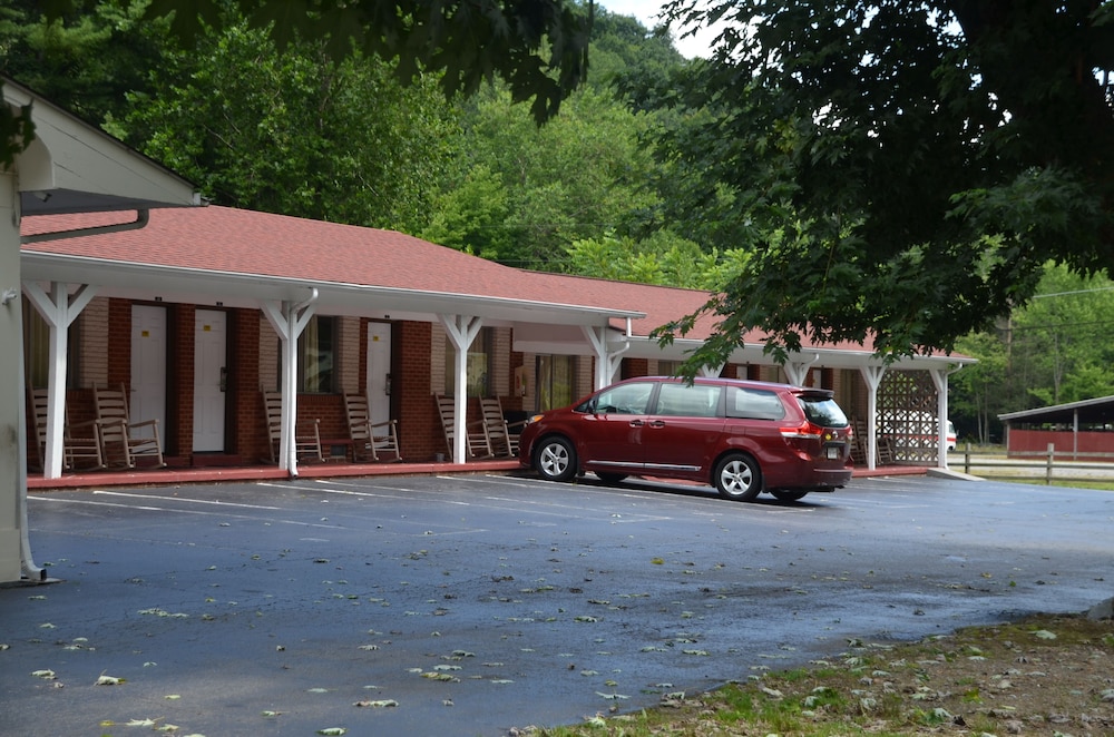 Travelowe's Motel - photo 38
