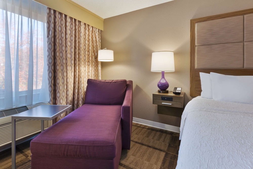Hampton Inn Waterbury - photo 6